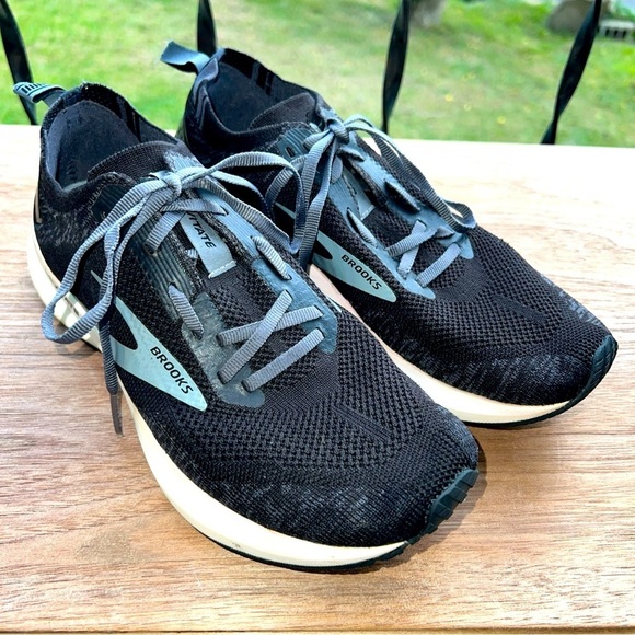 Brooks Levitate 4 Women\'s Size 10B (Medium) Running Shoes Black